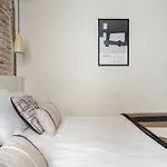 Aston - Todo El Encanto Del Casco Viejo De Bilbao