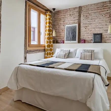 Aston - Todo El Encanto Del Casco Viejo De Bilbao