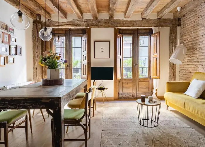 Aston - Todo El Encanto Del Casco Viejo De Bilbao