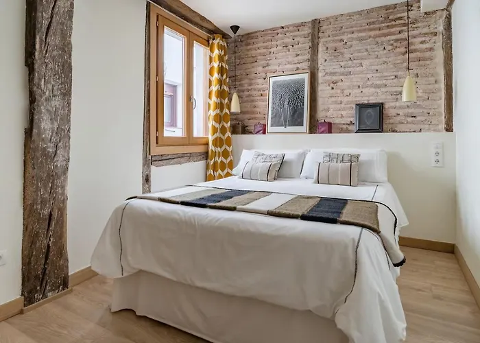 Aston - Todo El Encanto Del Casco Viejo De Bilbao