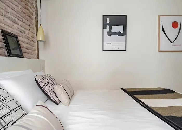 Aston - Todo El Encanto Del Casco Viejo De Bilbao