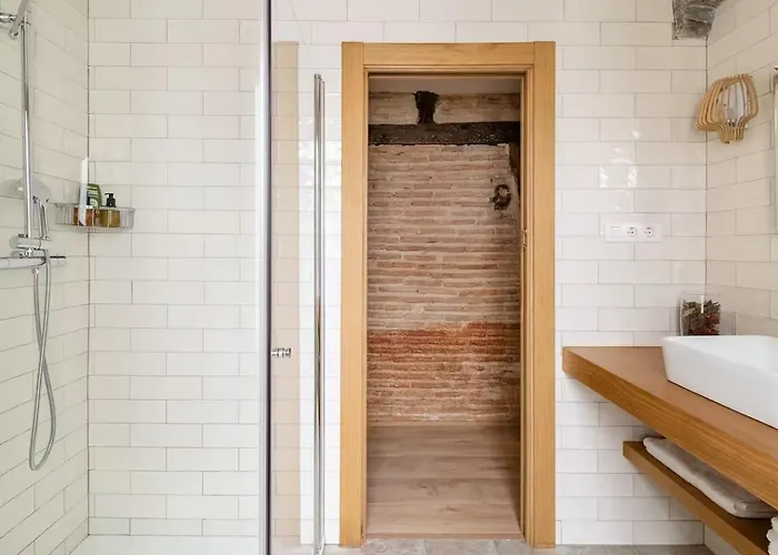 Aston - Todo El Encanto Del Casco Viejo De * Bilbao